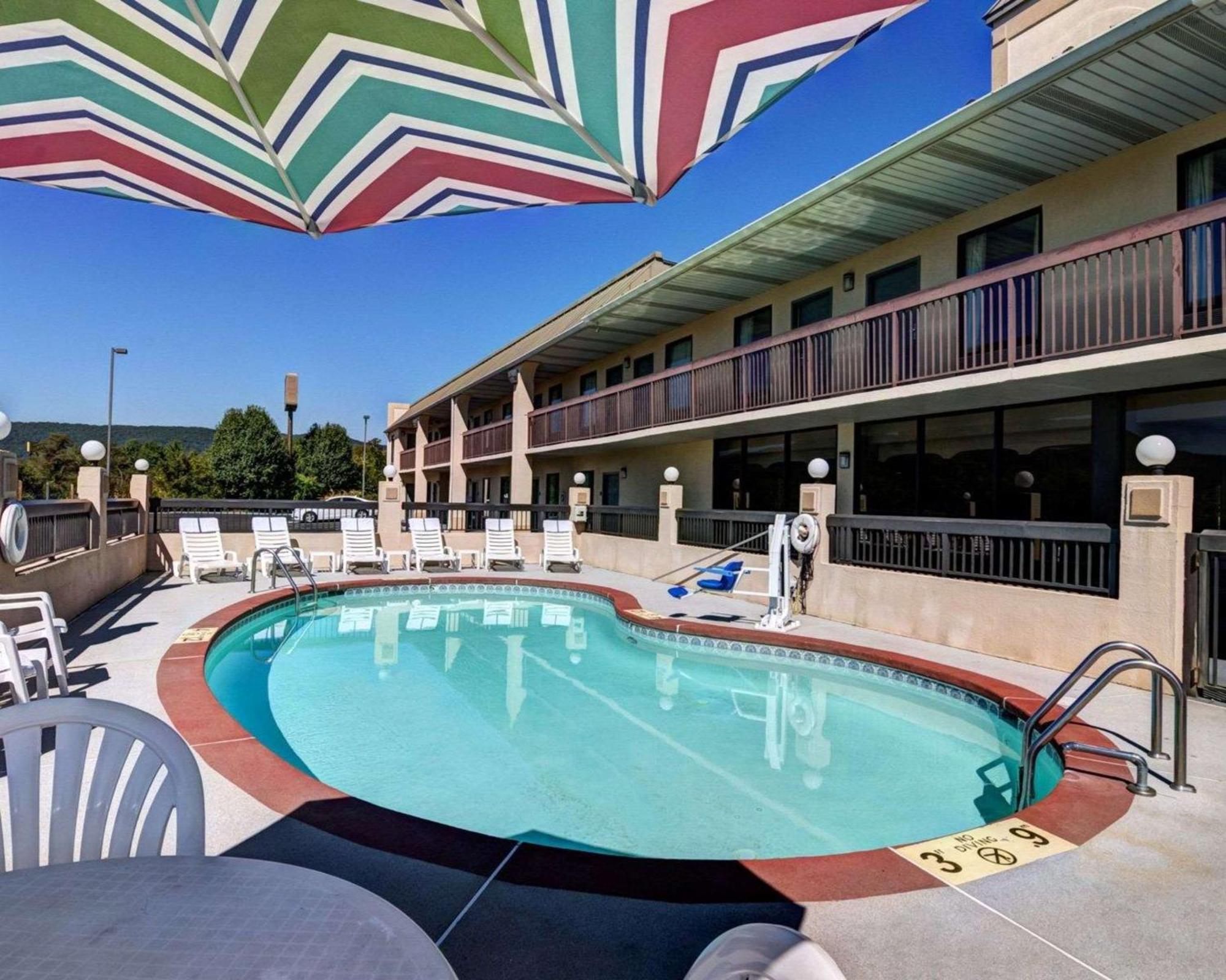 Quality Inn Troutville - Roanoke North Esterno foto