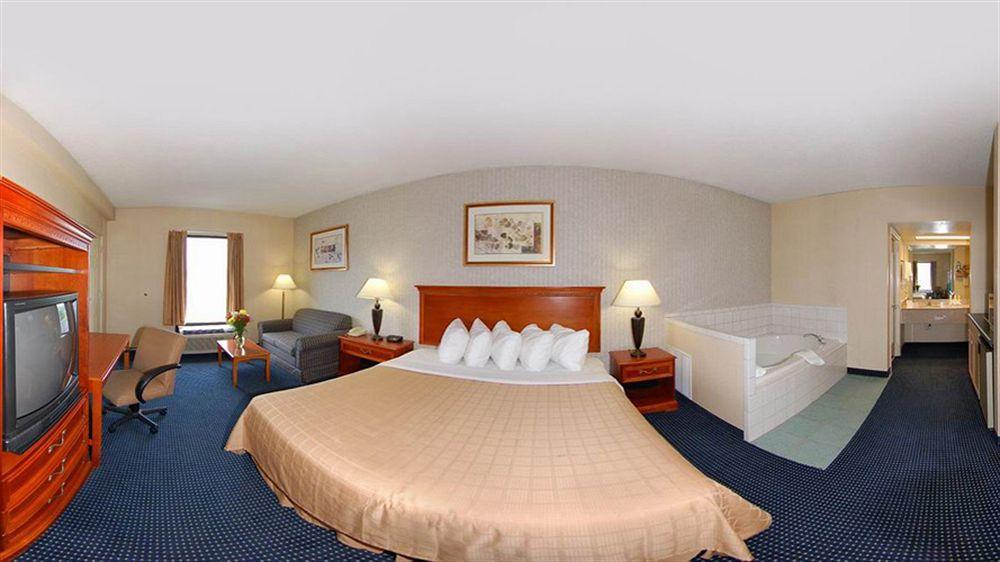 Quality Inn Troutville - Roanoke North Esterno foto