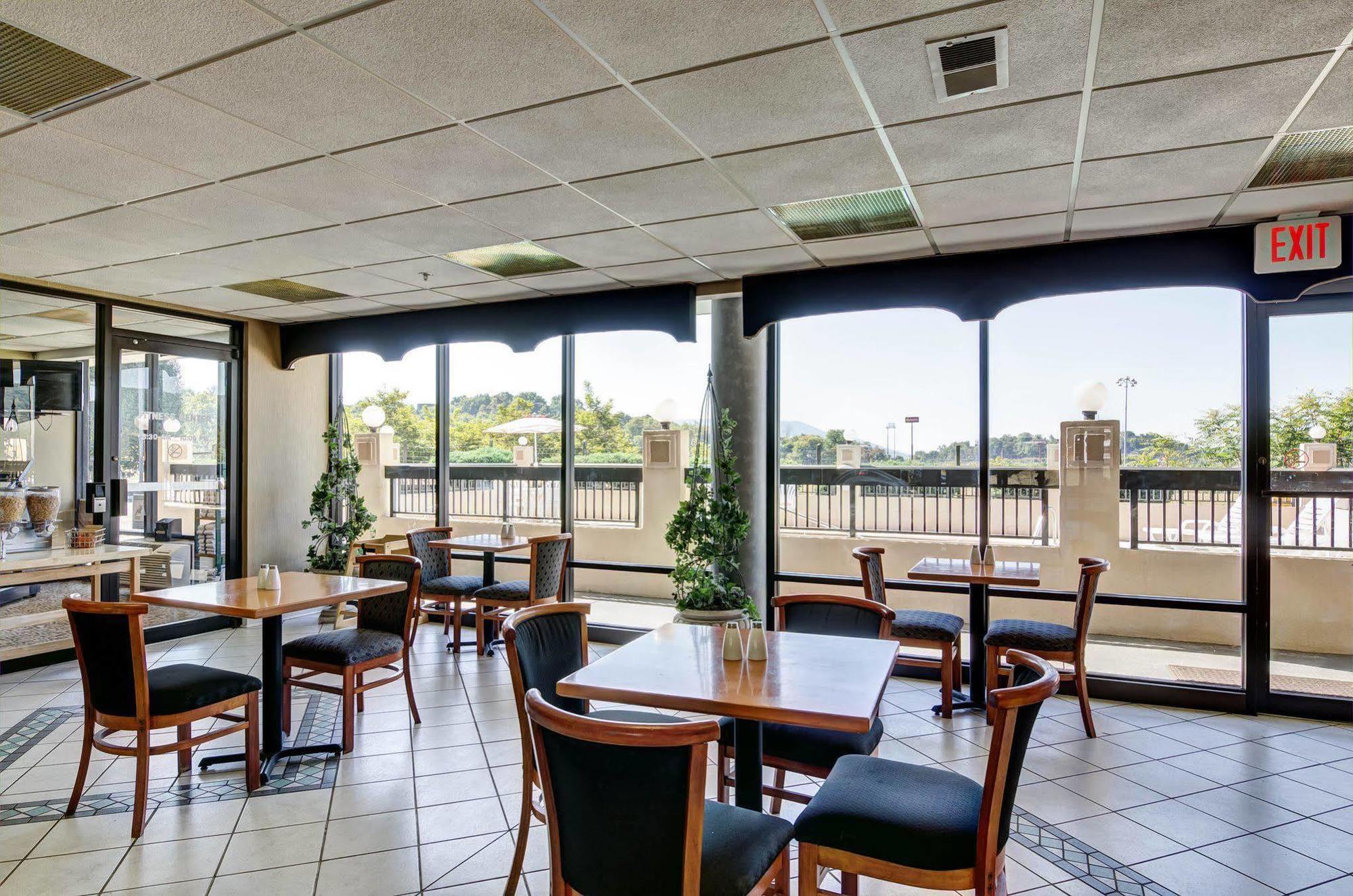 Quality Inn Troutville - Roanoke North Esterno foto