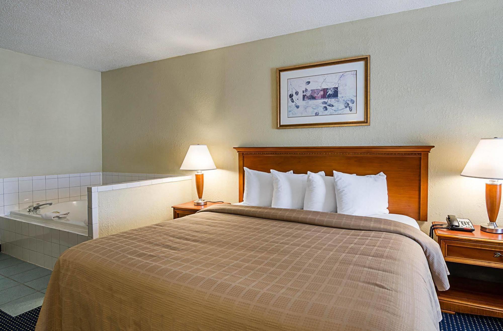 Quality Inn Troutville - Roanoke North Esterno foto