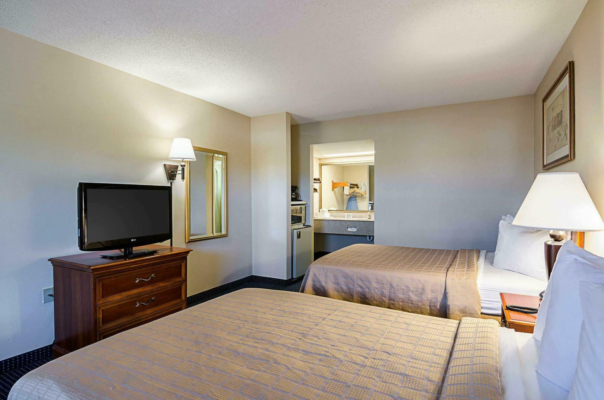 Quality Inn Troutville - Roanoke North Esterno foto